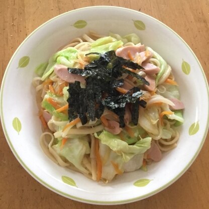 人参と玉ねぎも入れて♪ごま油が食欲をそそりますね！簡単で美味しいレシピをありがとうございました♡